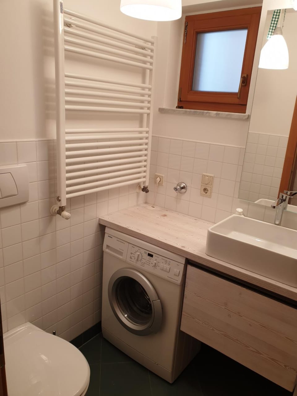 Bathroom, washing machine