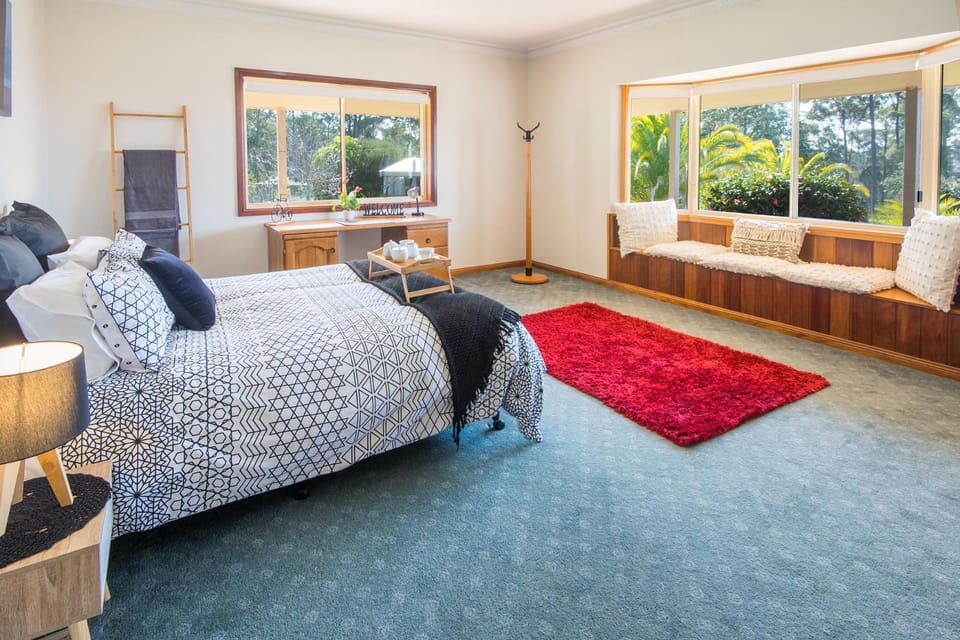 Bed, Bedroom, Garden view