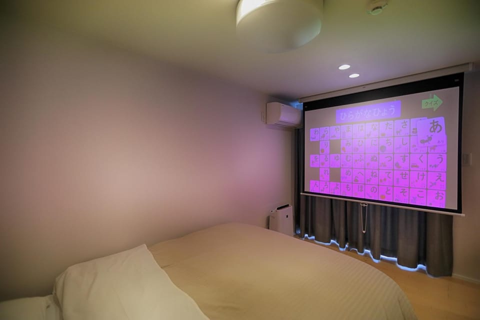 Bed, TV and multimedia, Bedroom