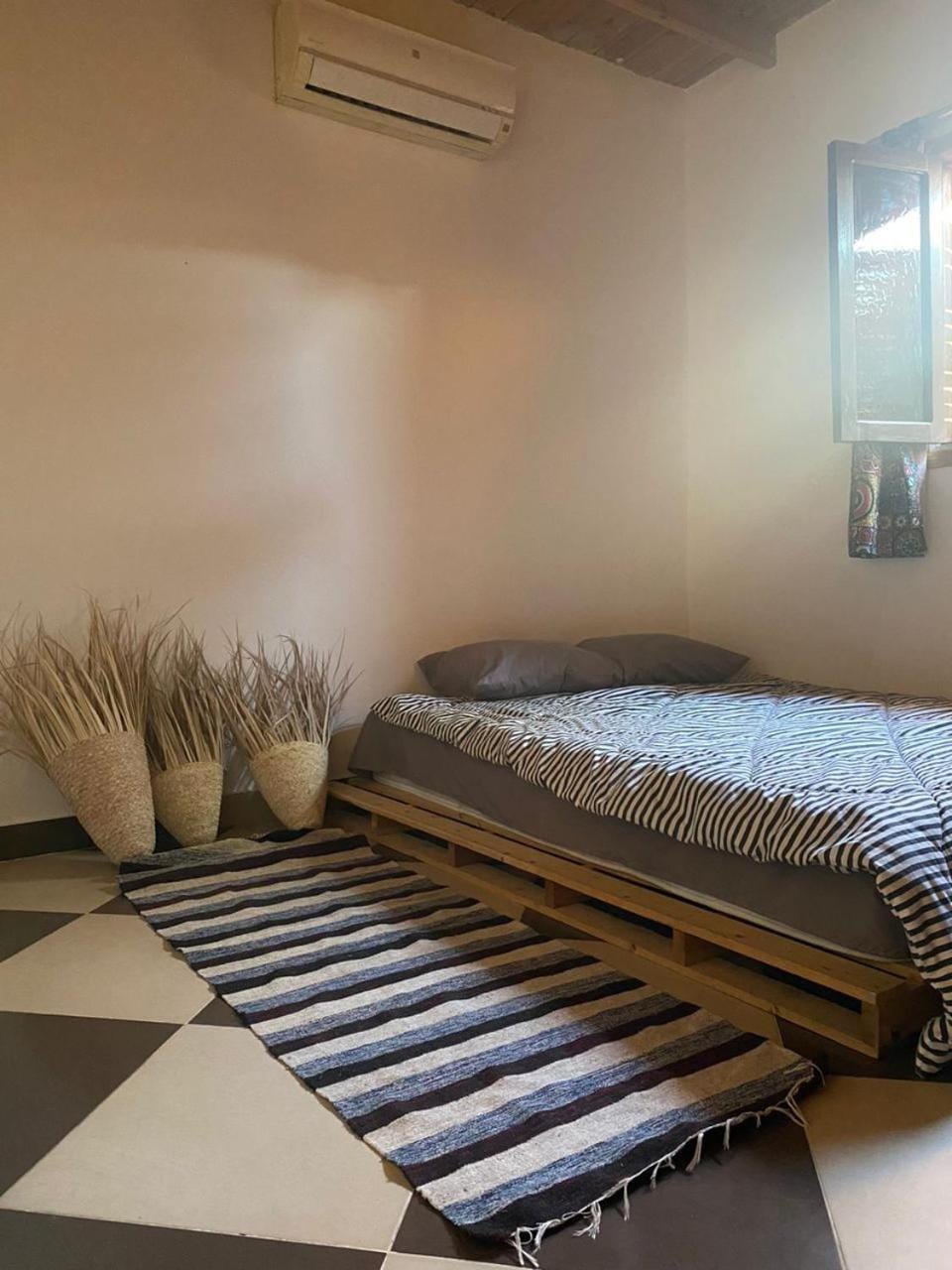Bed, Bedroom, air conditioner