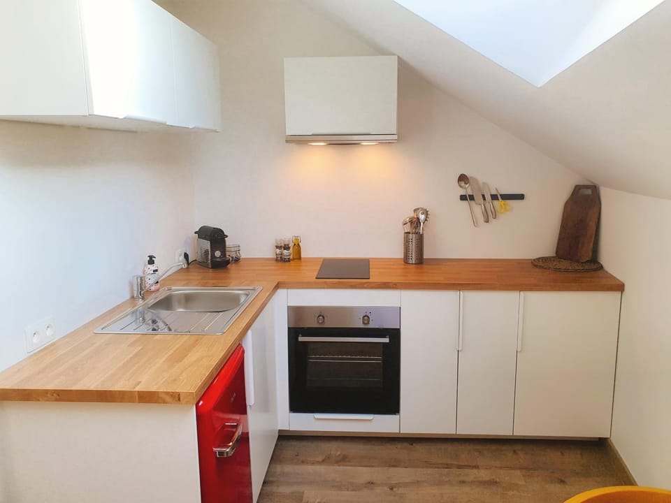 Yellow Studio Apartment in Hauts-de-France