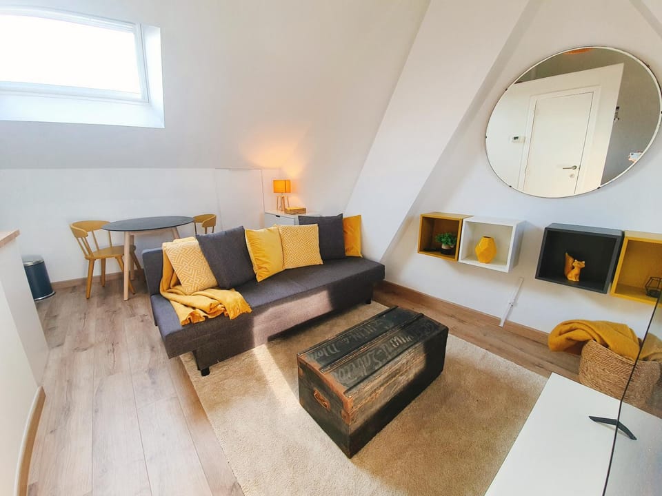 Yellow Studio Apartment in Hauts-de-France