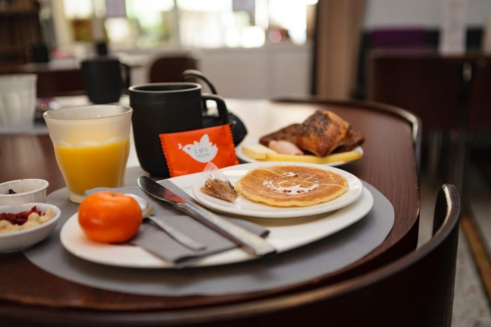 On site, Breakfast, Continental breakfast