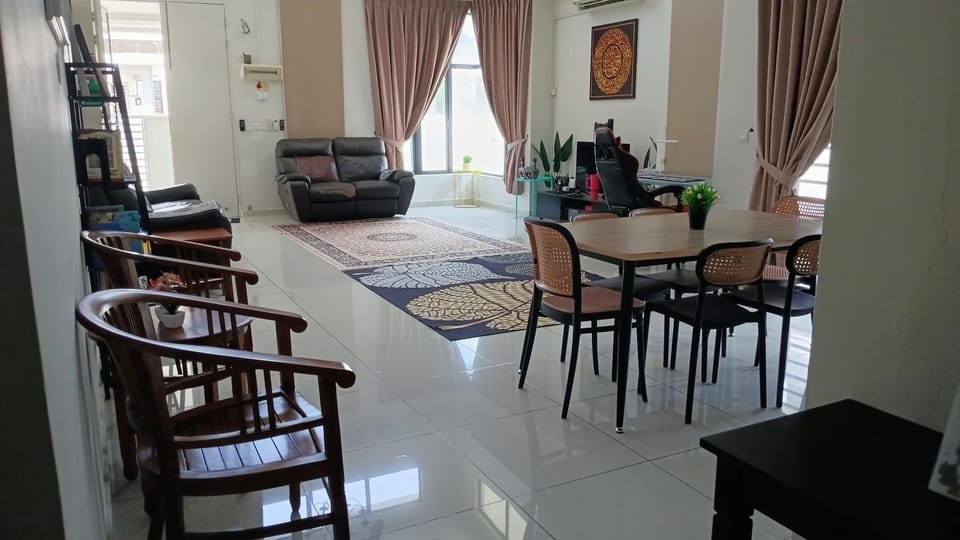 UmarHarraz Homestay#Malay Family Staycation#PEACEFUL AND SPACIOUS#NETFLIX N YOUTUBE#POOL FOR KIDS House in Malacca