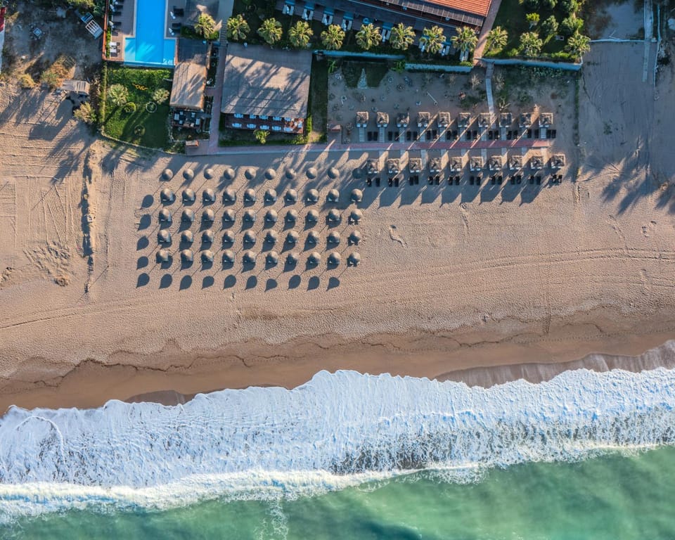 Property building, Day, Natural landscape, Bird's eye view, Beach, Sea view