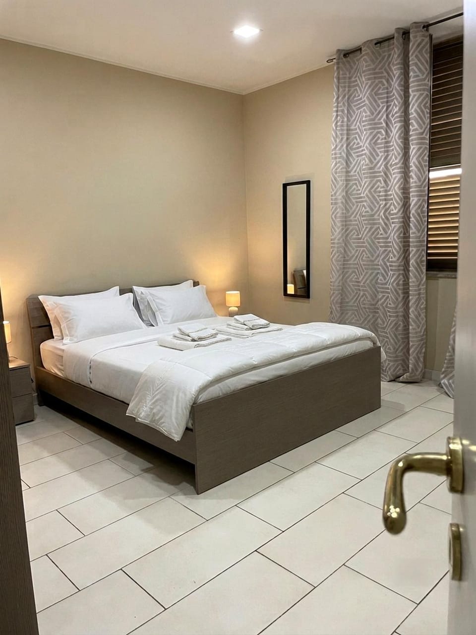 Bed, Photo of the whole room, Bedroom, towels