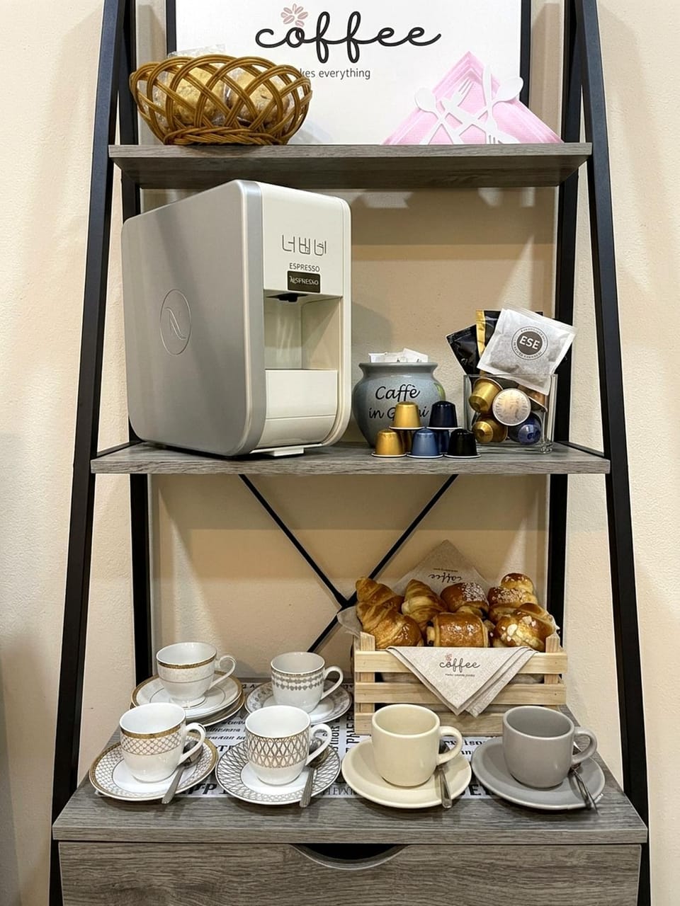 Coffee/tea facilities, Food and drinks, Food, Breakfast