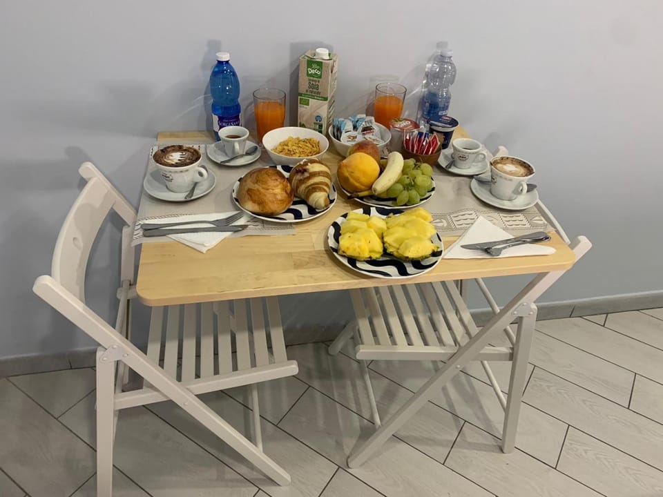 Food and drinks, Dining area, Breakfast