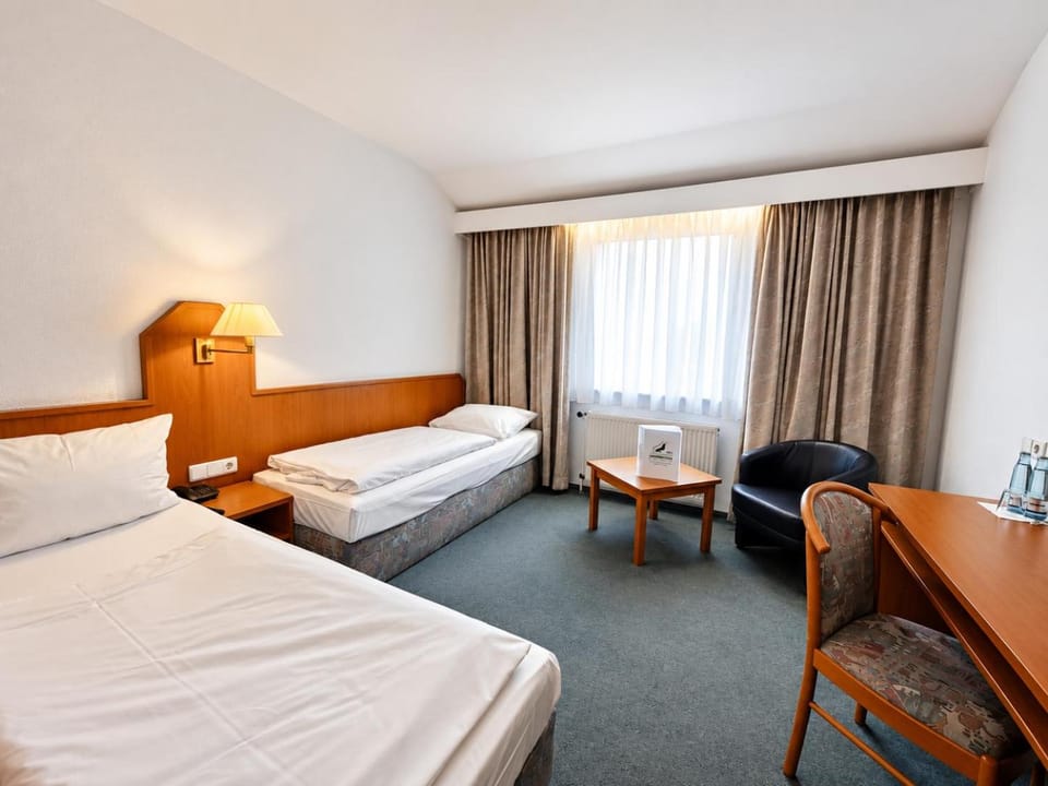 Bed, Living room, Photo of the whole room, Seating area, Bedroom