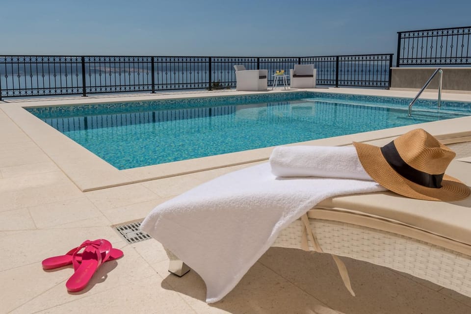 Property building, Balcony/Terrace, Beach, City view, Sea view, Swimming pool