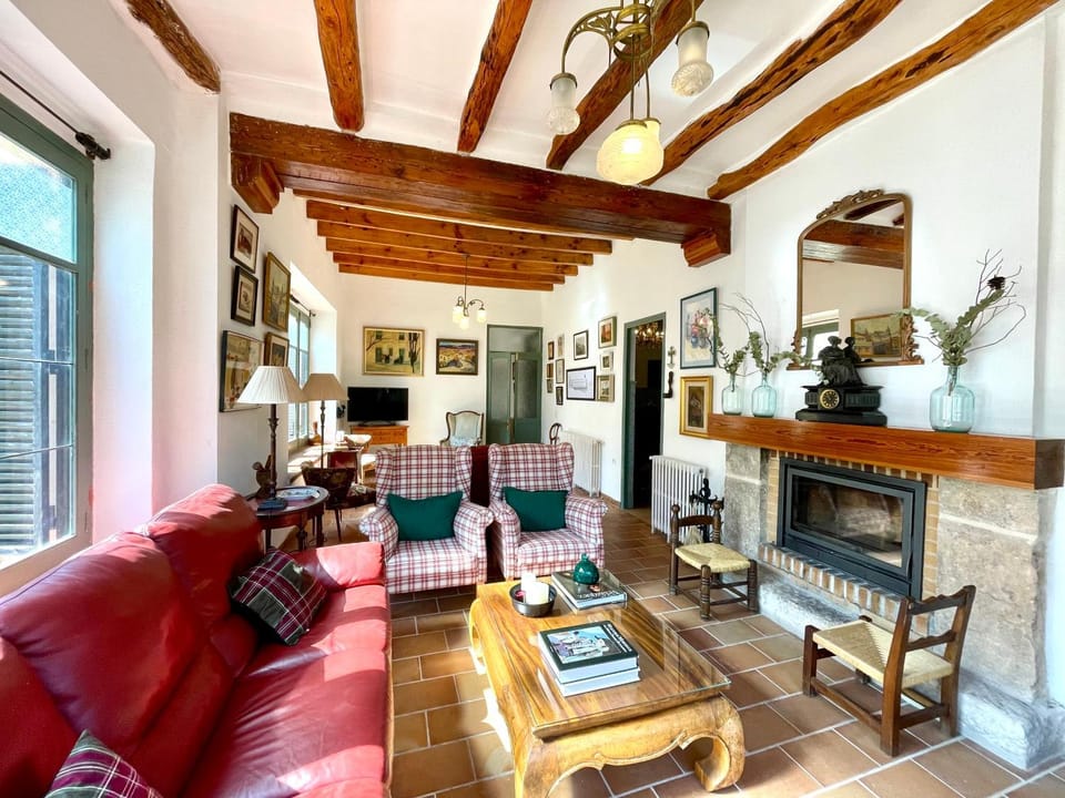 Living room, Seating area, Evening entertainment, flat iron