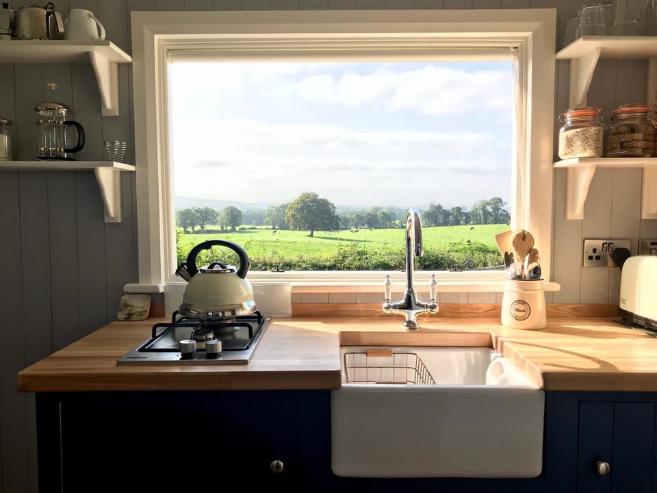 View (from property/room), Garden view, Lake view, Mountain view, Street view