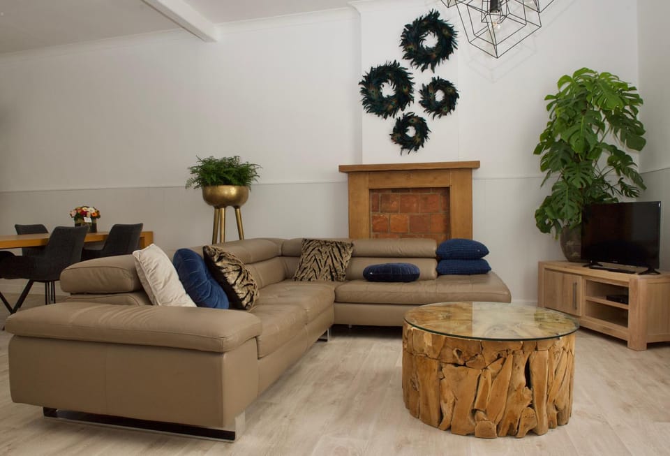 TV and multimedia, Living room, Seating area, On site