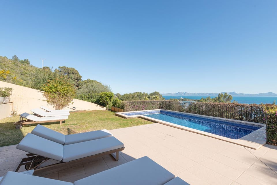 Ca Na Bruixa,con piscina y vista al mar Villa in Raiguer