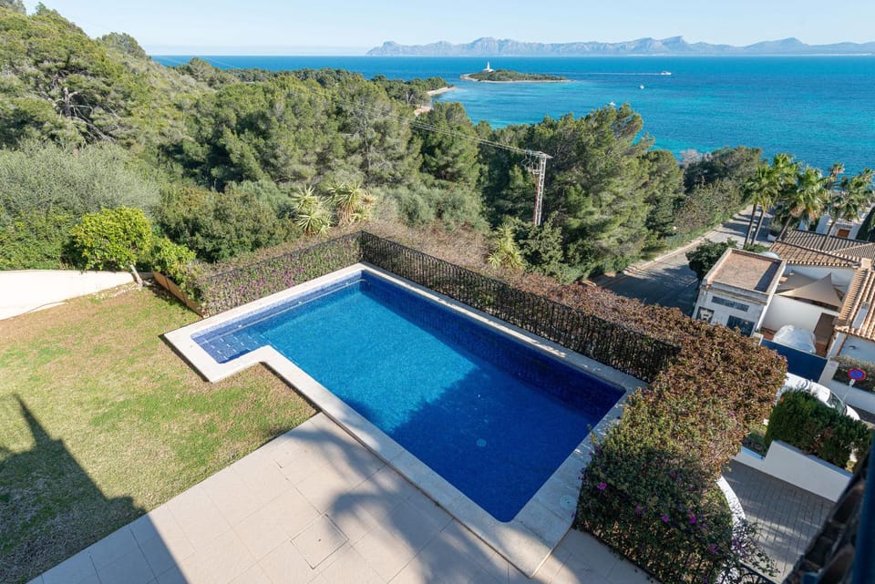Ca Na Bruixa,con piscina y vista al mar Villa in Raiguer