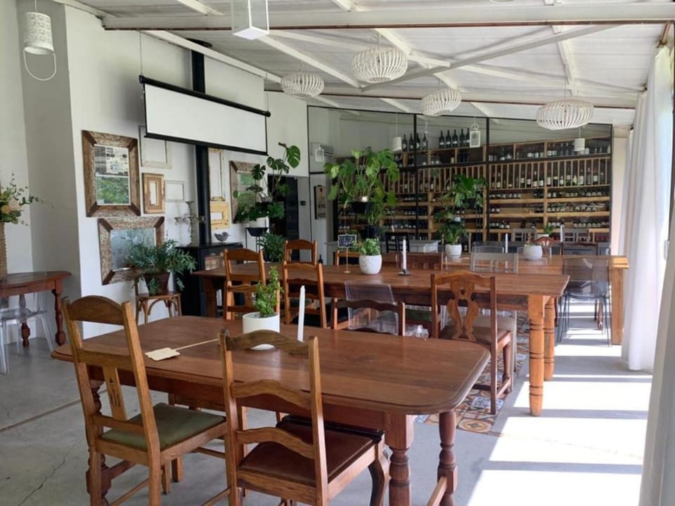 Restaurant/places to eat, Banquet/Function facilities