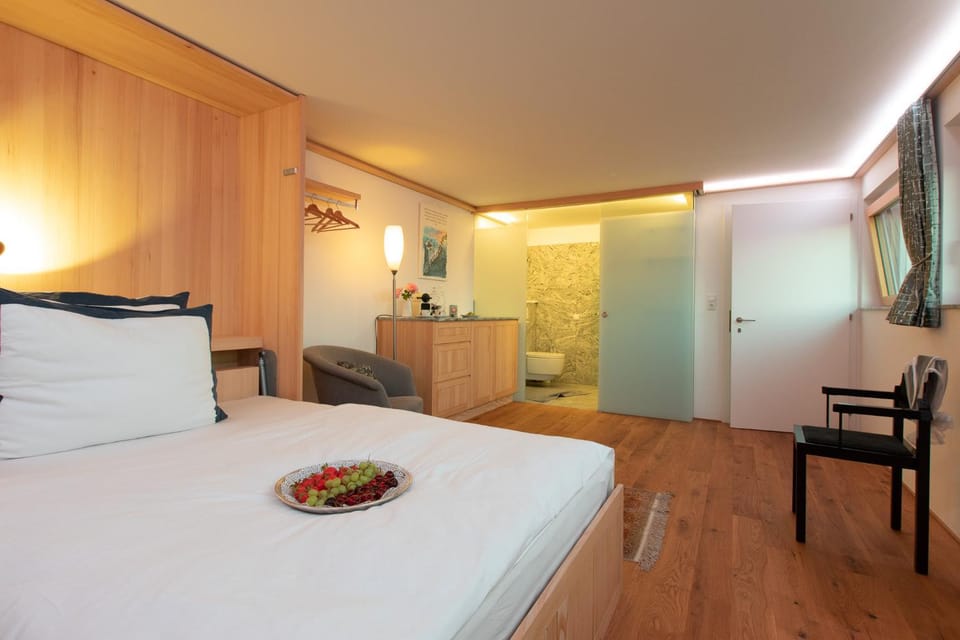 Shower, Toilet, Bed, Photo of the whole room, Bedroom