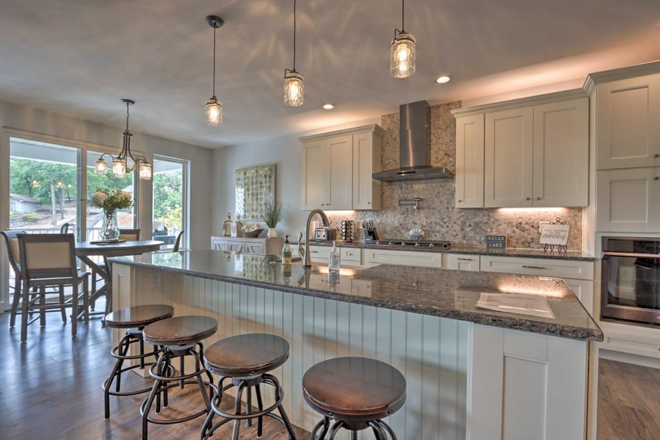 Boat Dock, Game Room! Multi-Level Osage Beach Home House in Osage Beach