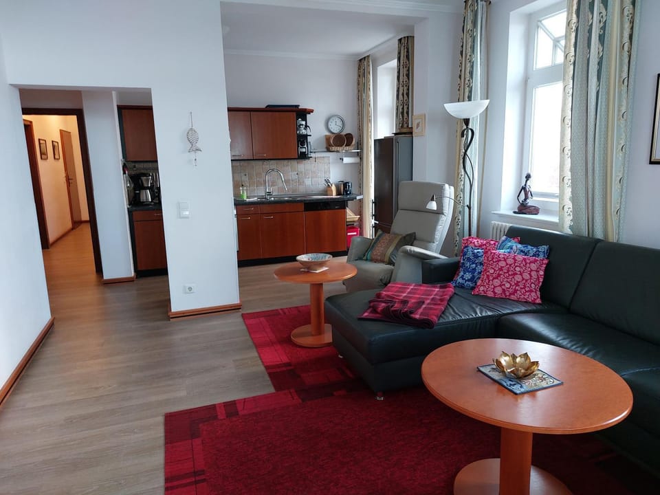 Kitchen or kitchenette, Living room, Seating area