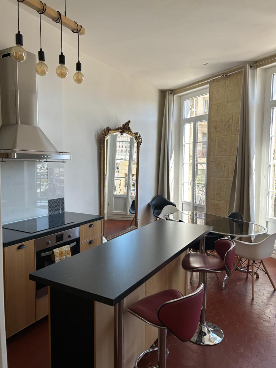 Kitchen or kitchenette, Dining area, stove
