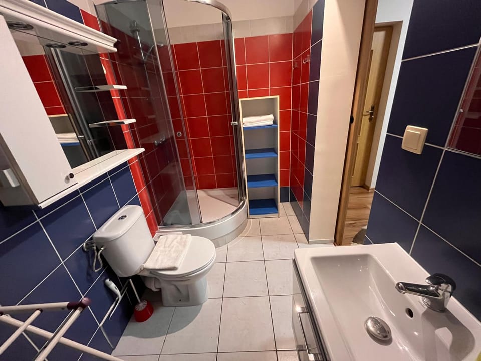 Shower, Bathroom, towels