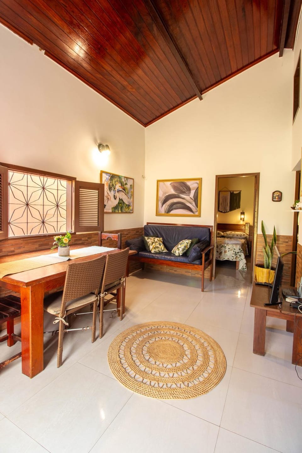 TV and multimedia, Living room, Seating area, Dining area, Bedroom