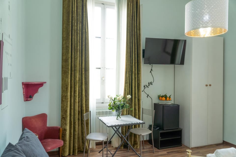 TV and multimedia, Seating area, Dining area, hair dresser