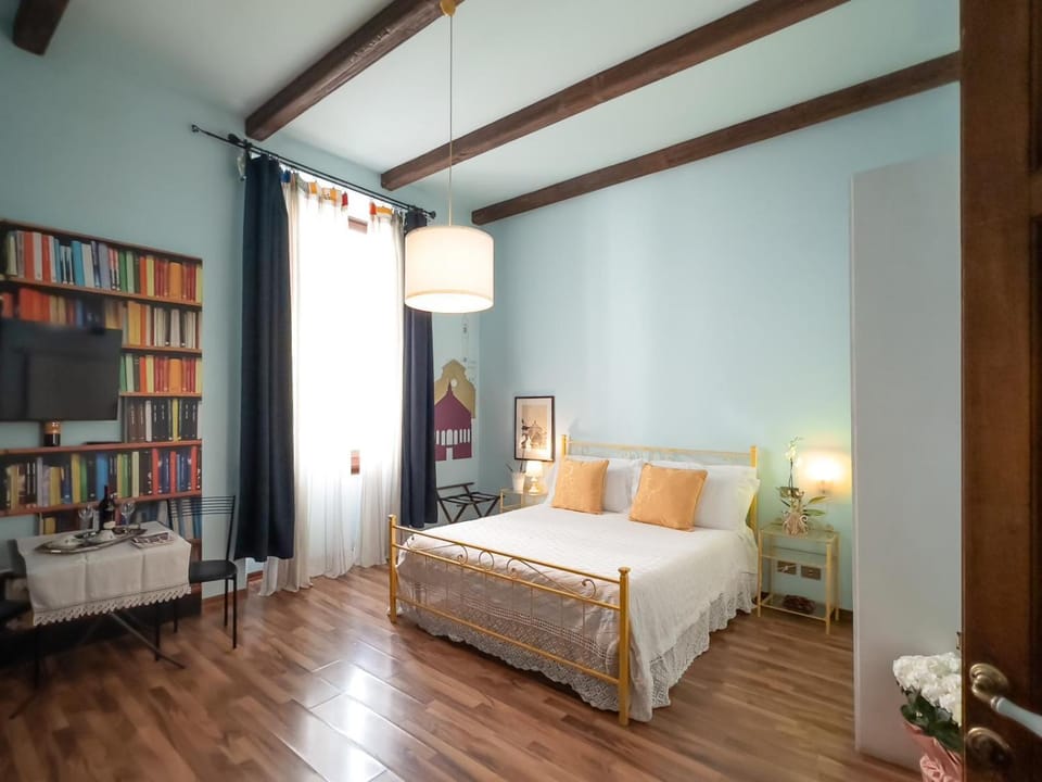 Bed, Library, Photo of the whole room, Bedroom, hair dresser