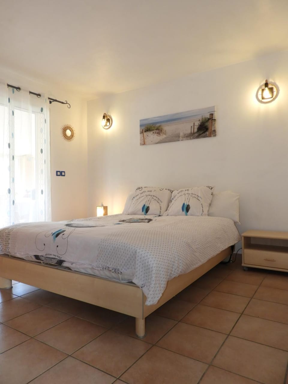 Bed, Photo of the whole room, Bedroom