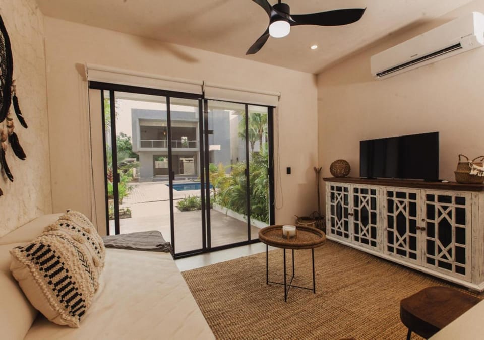 Communal lounge/ TV room, TV and multimedia, Living room, Seating area