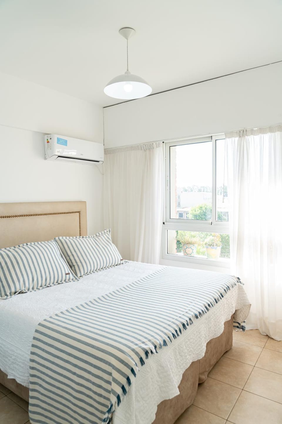 Bed, Photo of the whole room, Bedroom, air conditioner