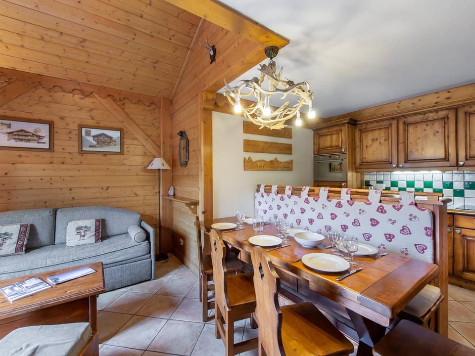 Duplex lumineux avec accès piscine et animaux admis - FR-1-566-39 Apartment in Les Allues