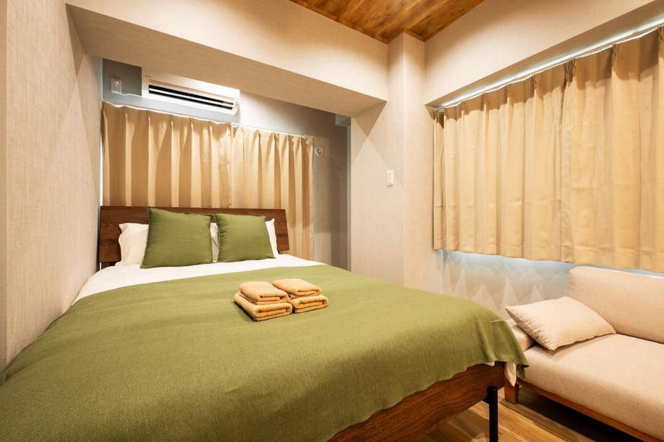 Bed, Bedroom, towels, air conditioner