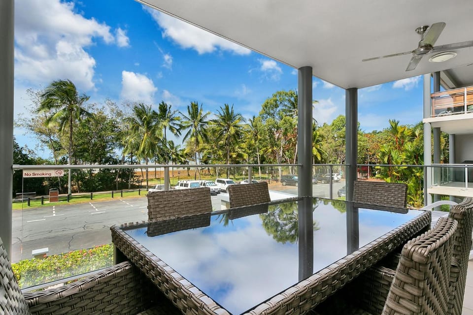 Belle Escapes 4 Sims Esplanade Yorkeys Knob Apartment in Cairns