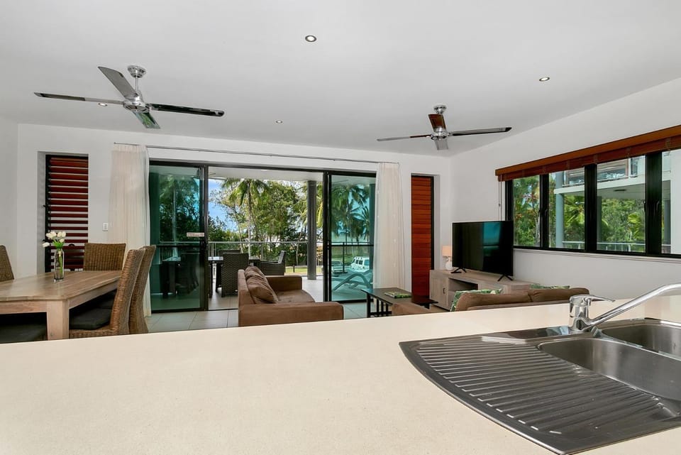Belle Escapes 4 Sims Esplanade Yorkeys Knob Apartment in Cairns