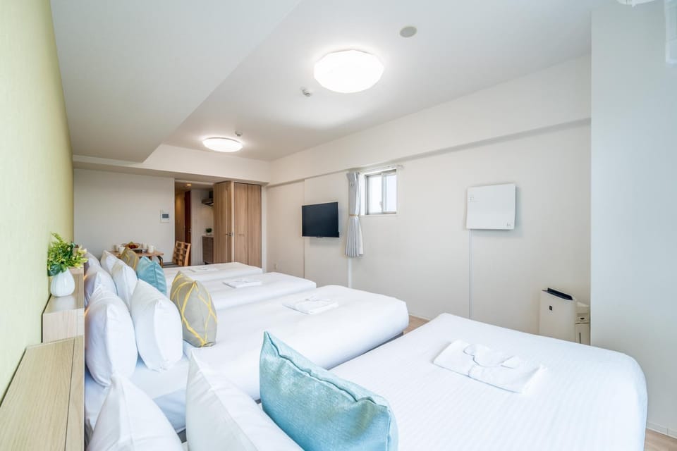 Bed, TV and multimedia, Photo of the whole room, Bedroom, wardrobe