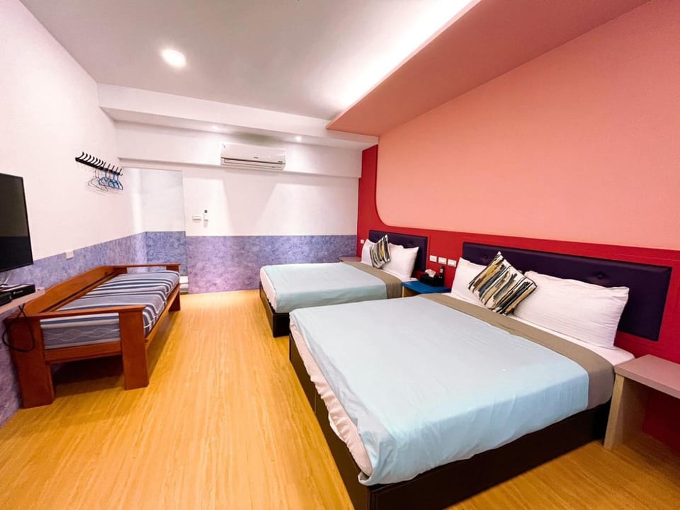 Bed, TV and multimedia, Living room, Photo of the whole room, Bedroom