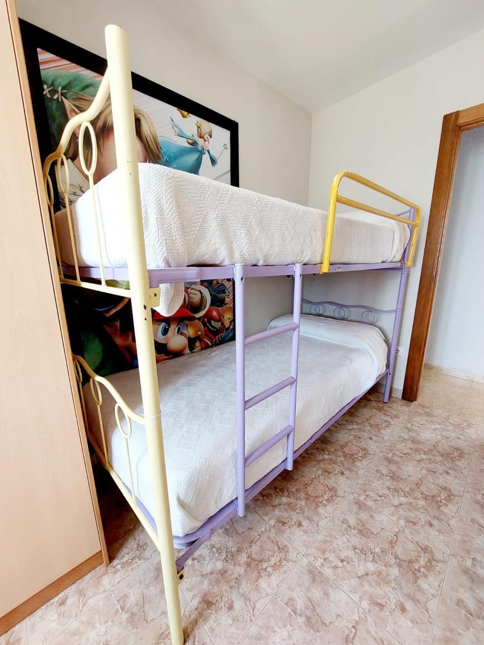 Bedroom, bunk bed