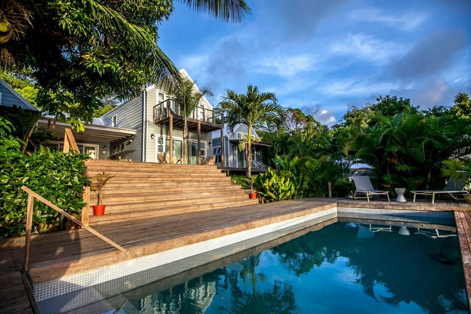 Property building, Balcony/Terrace, Swimming pool, Swimming pool