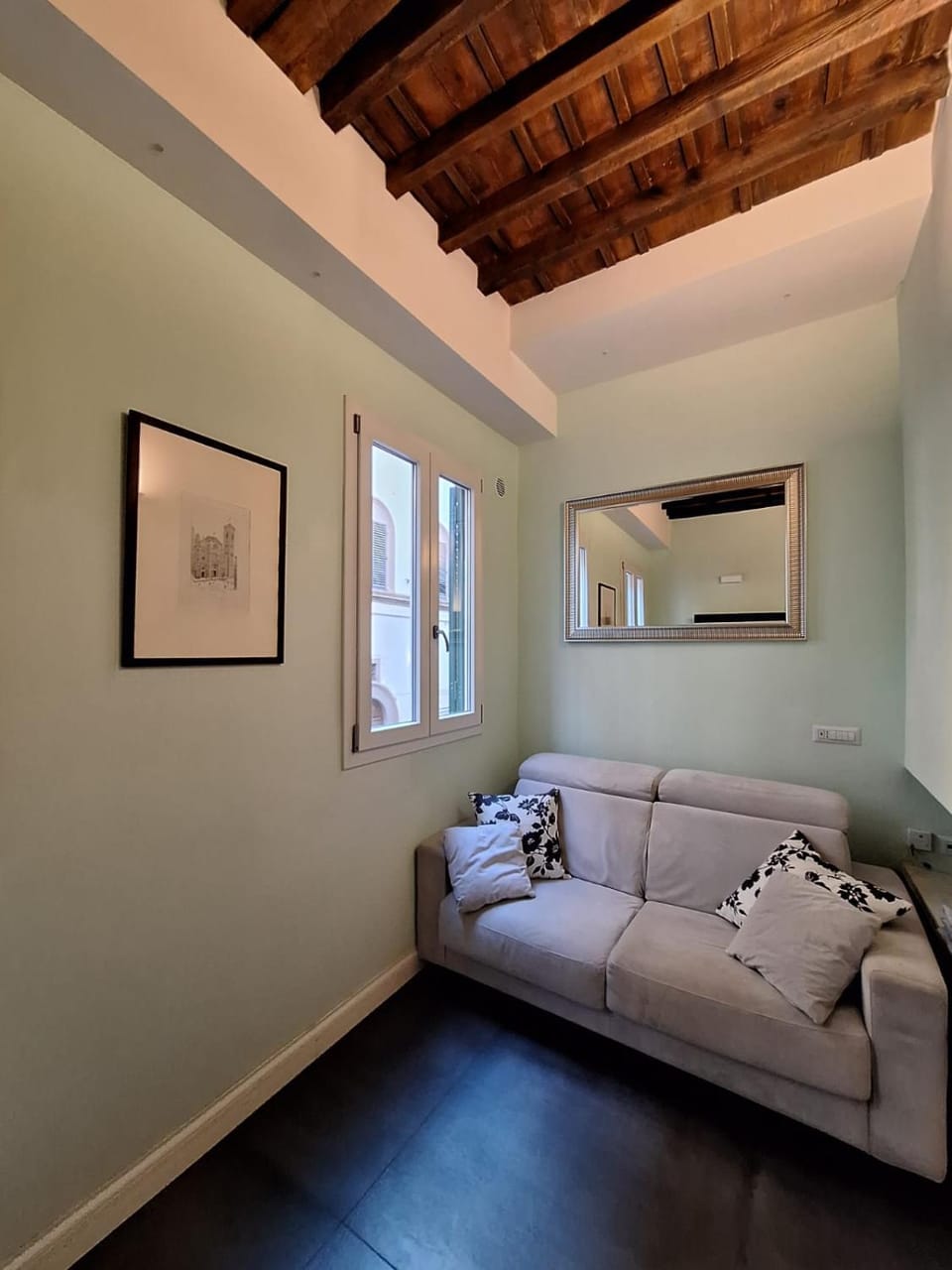 Bed, Living room, Seating area