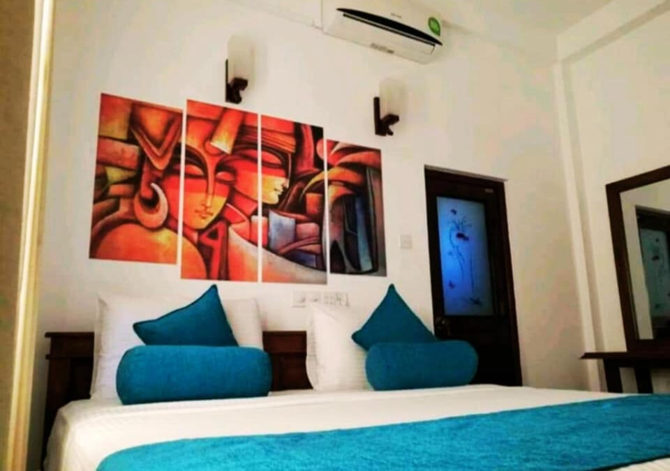 Bed, Photo of the whole room, Decorative detail, Bedroom