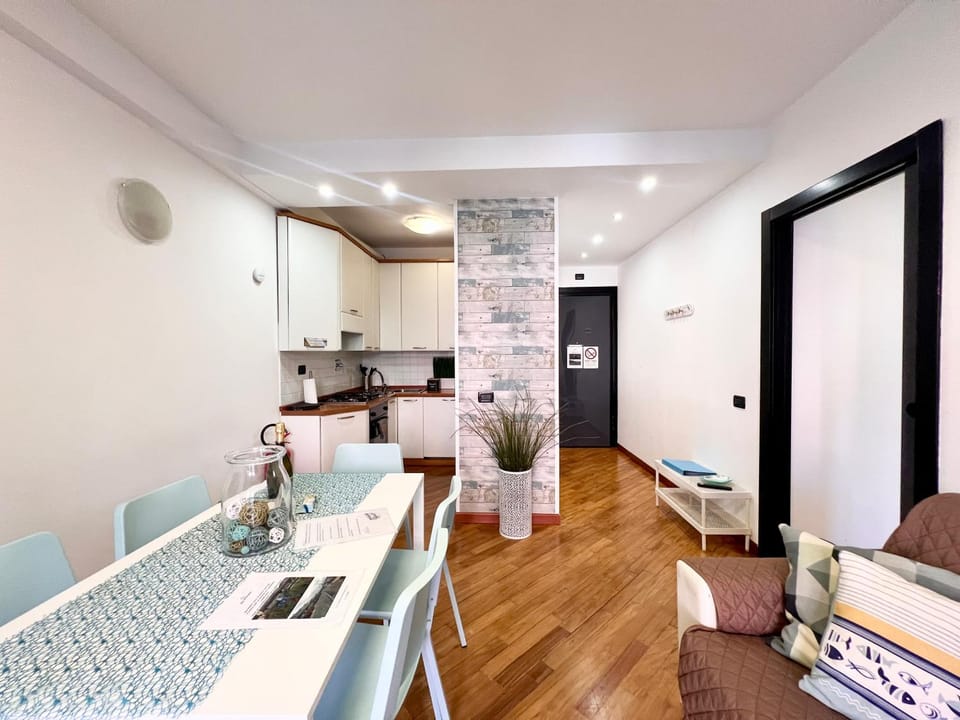 Kitchen or kitchenette, Living room, Seating area