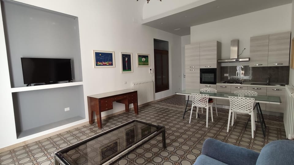 TV and multimedia, Kitchen or kitchenette, Living room, Dining area