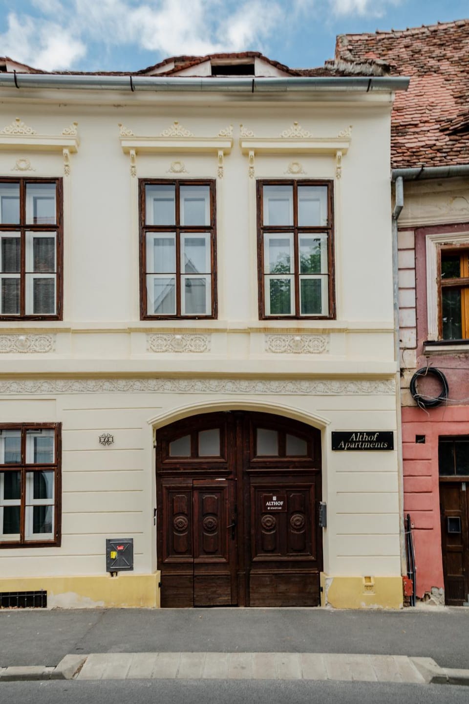 Facade/entrance
