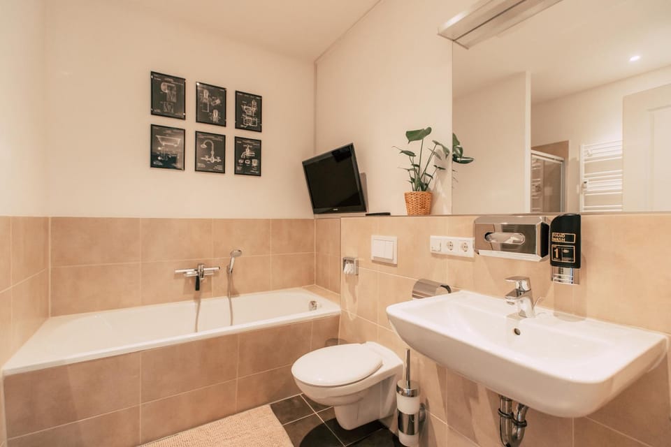 Toilet, Bathroom, Bath