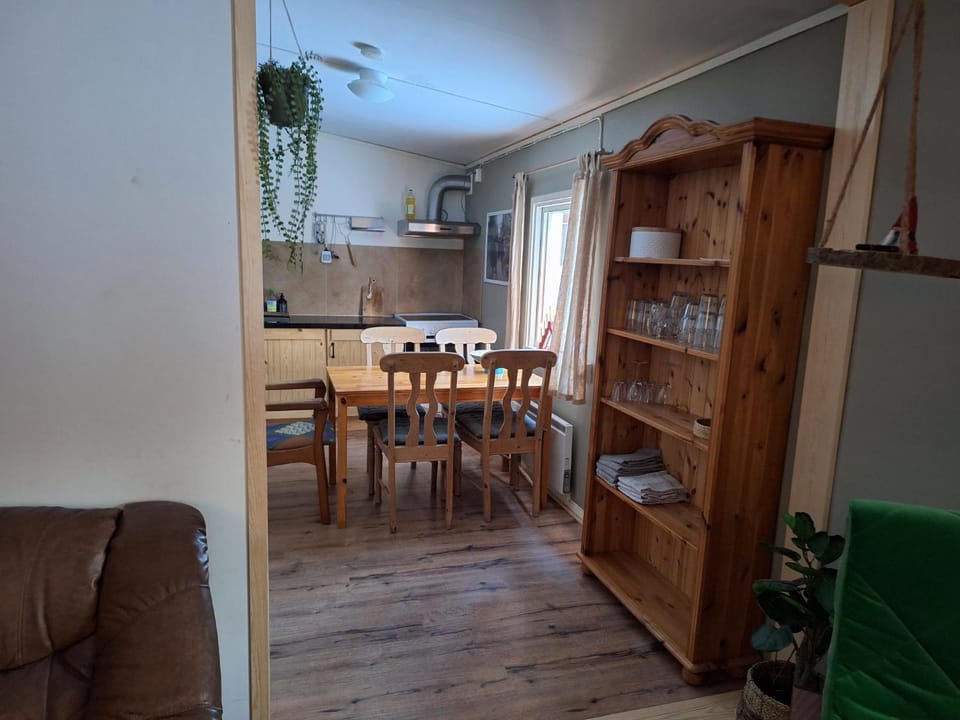 Dining area, kitchen