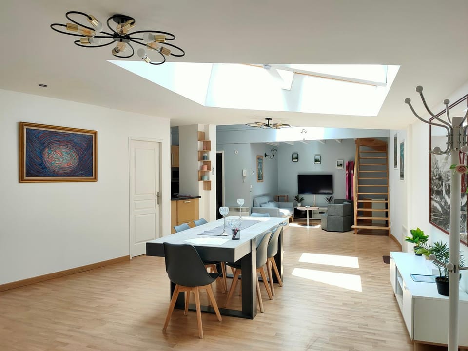 Communal lounge/ TV room, Dining area