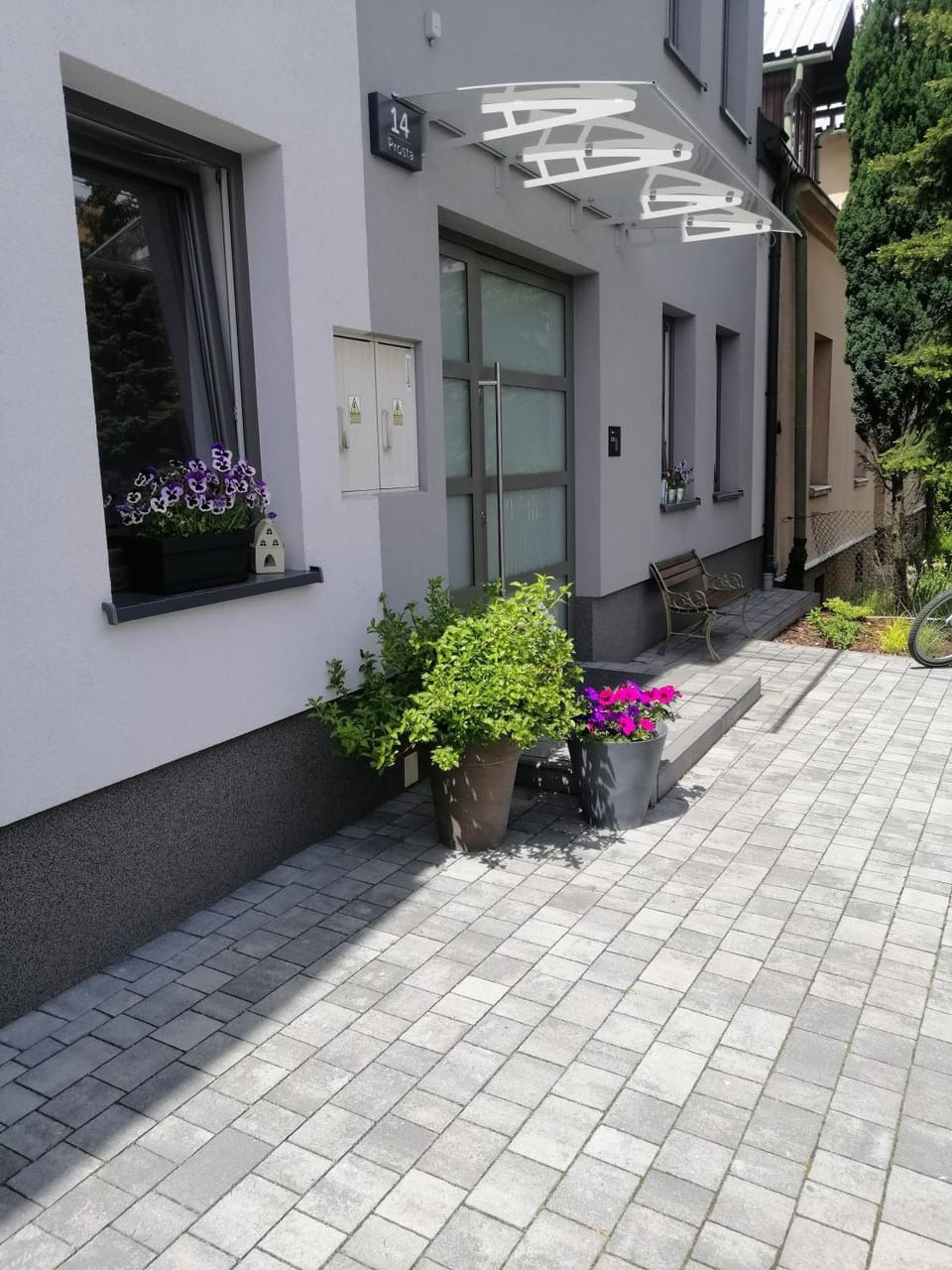 Property building, Facade/entrance