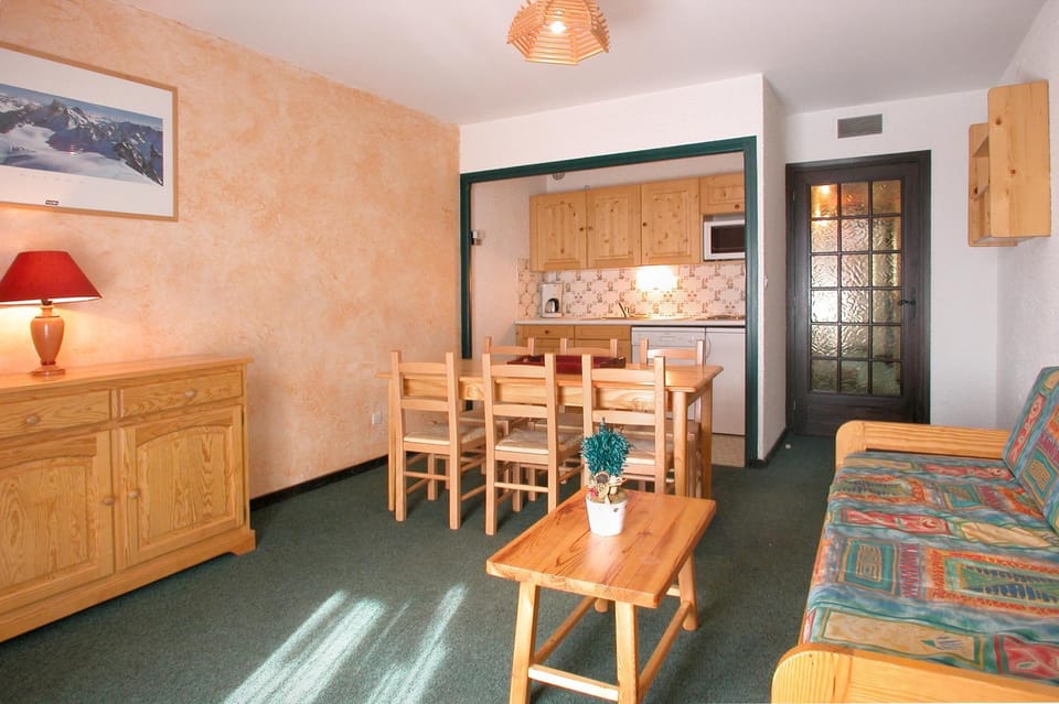 Kitchen or kitchenette, Living room, Dining area