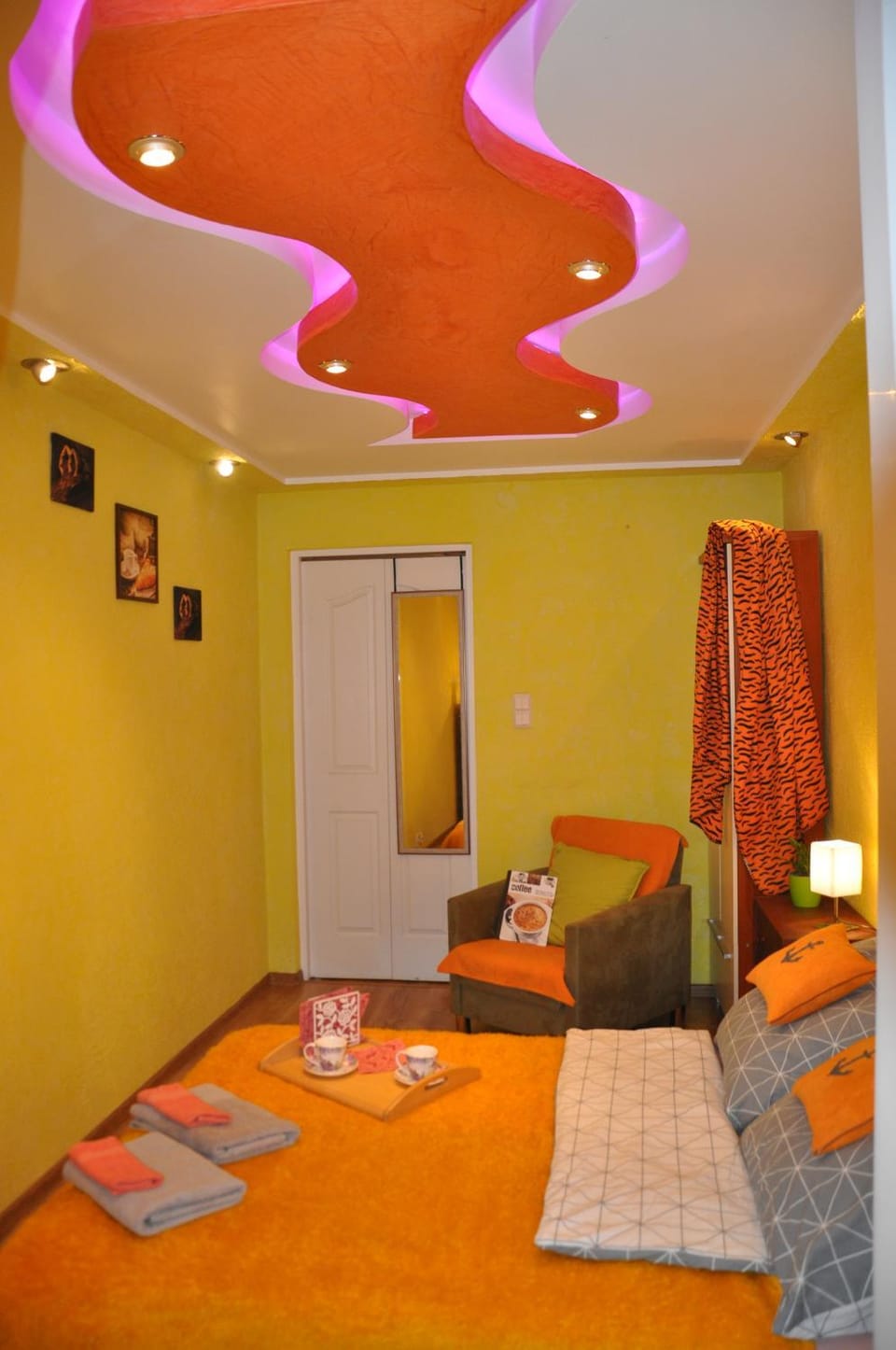 Lawendowe światło - przy stacji Metra Apartment in Warsaw